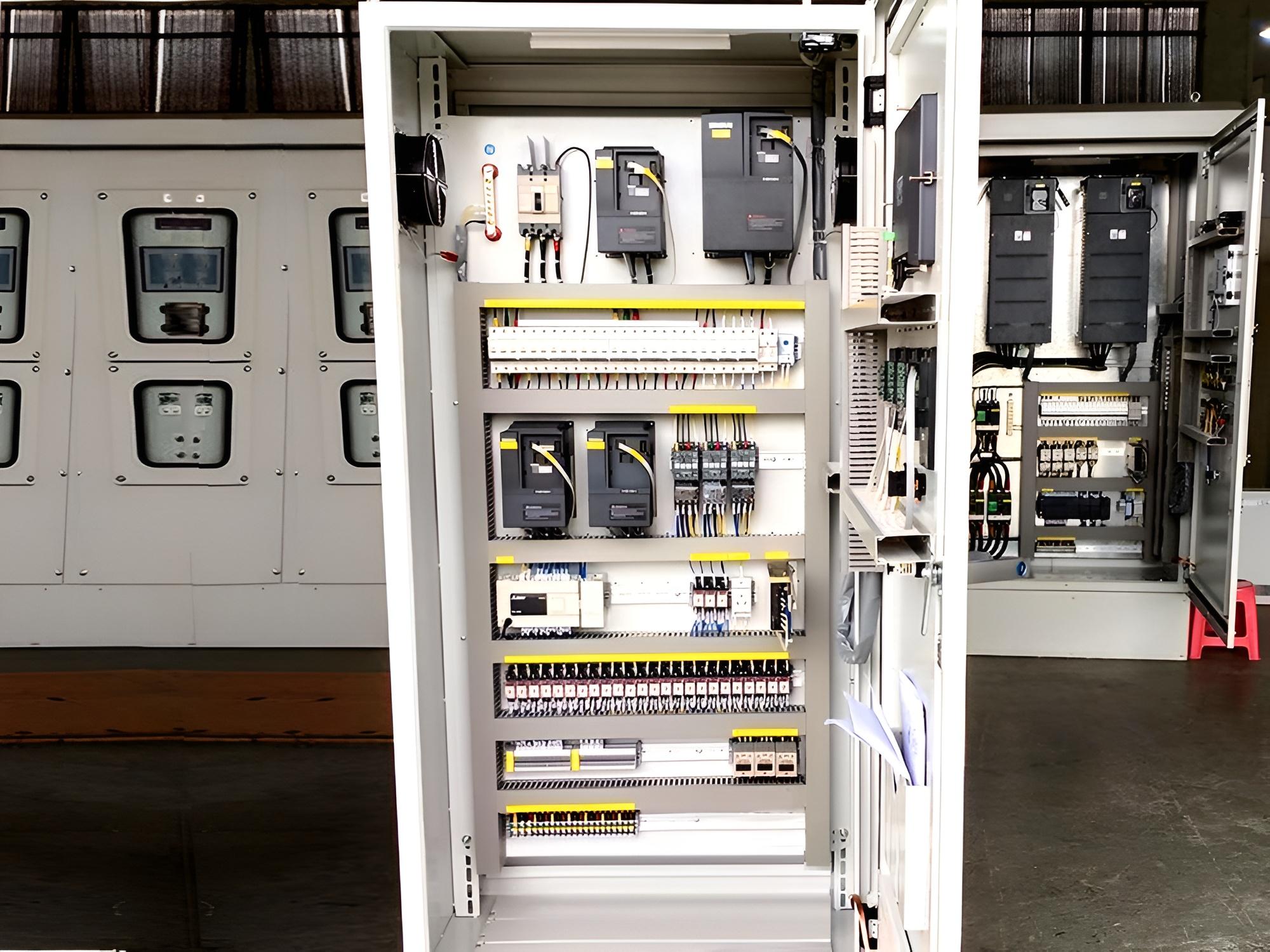 西林變頻器柜-新一能SD100變頻器柜廠家